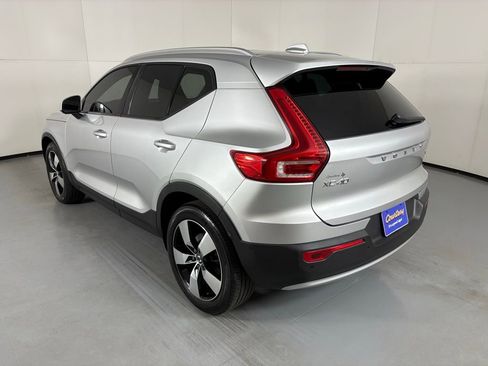 Used 2019 Volvo XC40 T5 Momentum image 6