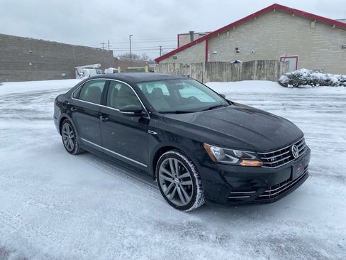 Used 2017 Volkswagen Passat 1.8T R-Line image 7