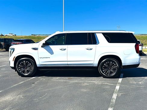 Used 2025 GMC Yukon XL Elevation image 5