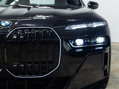 Used 2025 BMW 760i xDrive w/ Executive Package image 10