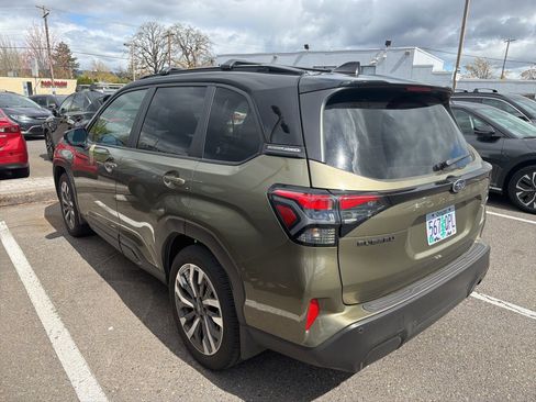 Used 2025 Subaru Forester Touring w/ Touring Package image 3