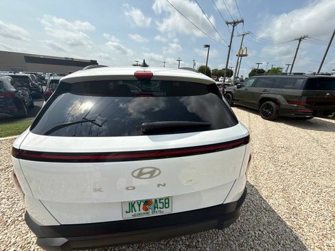 Certified 2025 Hyundai Kona SEL FWD image 7