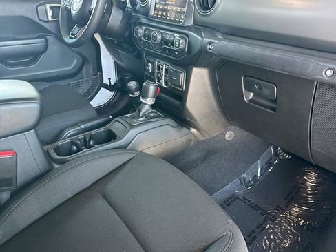 Used 2023 Jeep Gladiator Mojave AWD/4WD image 15