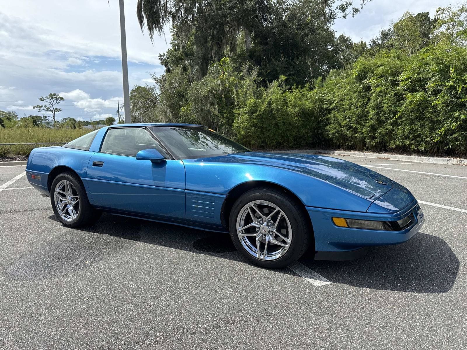 Used 1993 Chevrolet Corvette Coupe RWD image 1
