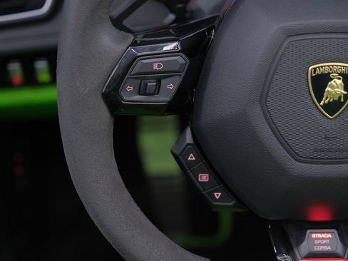 Used 2023 Lamborghini Huracan EVO RWD image 42