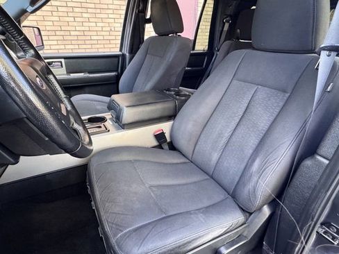 Used 2017 Ford Expedition XLT image 13