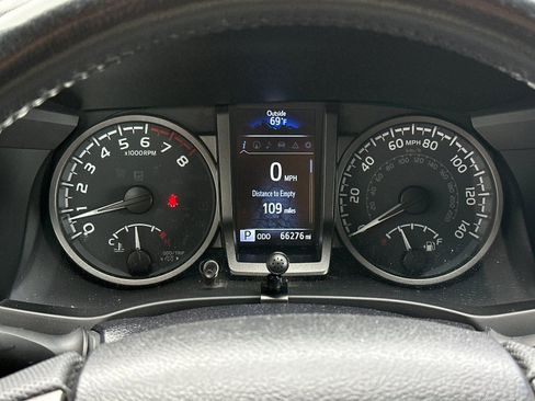 Used 2022 Toyota Tacoma TRD Off-Road w/ Technology Package image 20