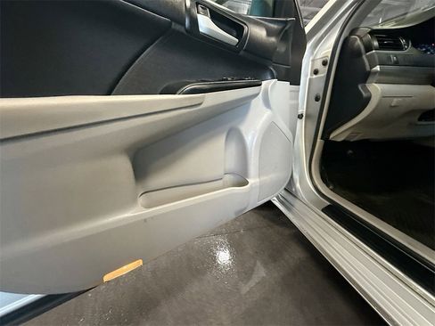 Used 2013 Toyota Camry LE image 19