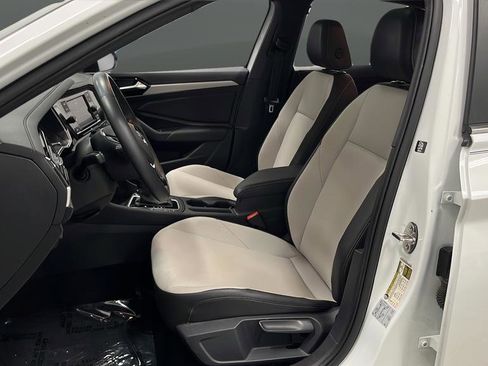 Used 2020 Volkswagen Jetta R-Line w/ R-Line Cold Weather Package image 9