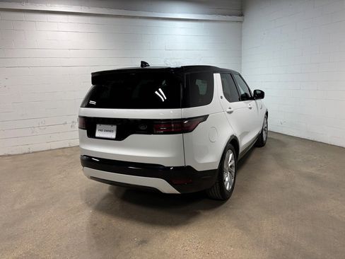 Used 2023 Land Rover Discovery S R-Dynamic image 7