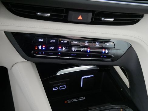 Used 2023 Buick Envision Avenir image 23