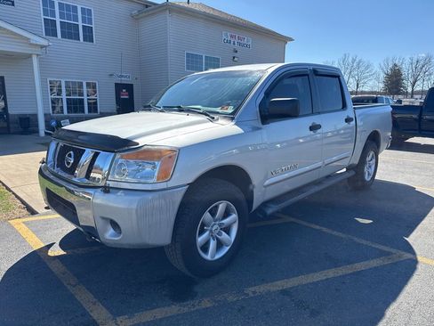 Used 2013 Nissan Titan SV image 2