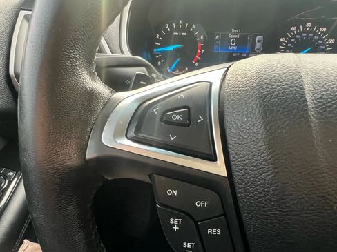 Used 2017 Ford Edge SEL image 15