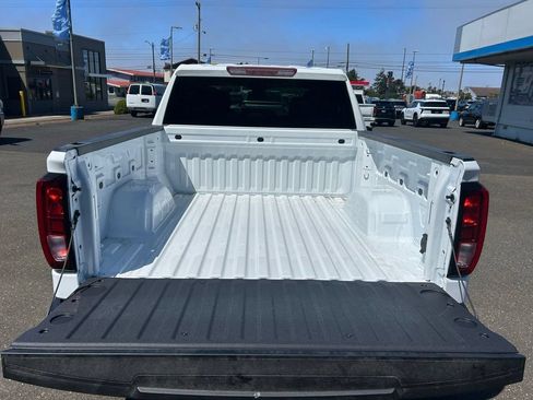 New 2026 GMC Sierra 1500 SLE w/ X31 Off-Road Package AWD/4WD image 11