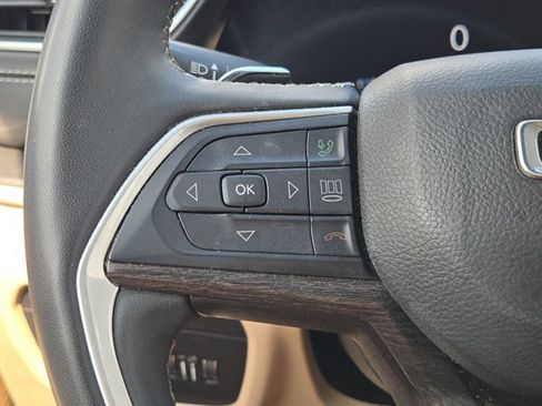 Used 2023 Jeep Grand Cherokee Limited AWD/4WD image 39