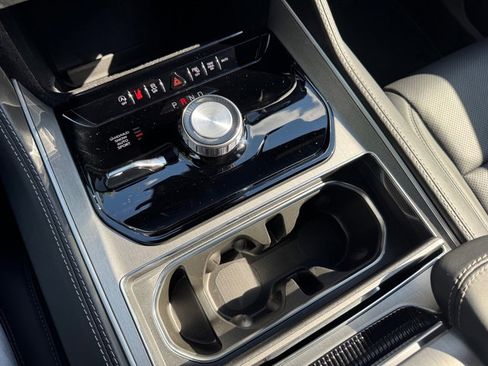 New 2025 Jeep Wagoneer L Series II w/ Premium Group I image 33