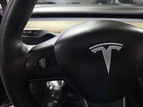Used 2022 Tesla Model Y Long Range AWD/4WD image 30
