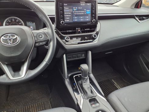 Certified 2022 Toyota Corolla Cross LE w/ Moonroof Package image 8