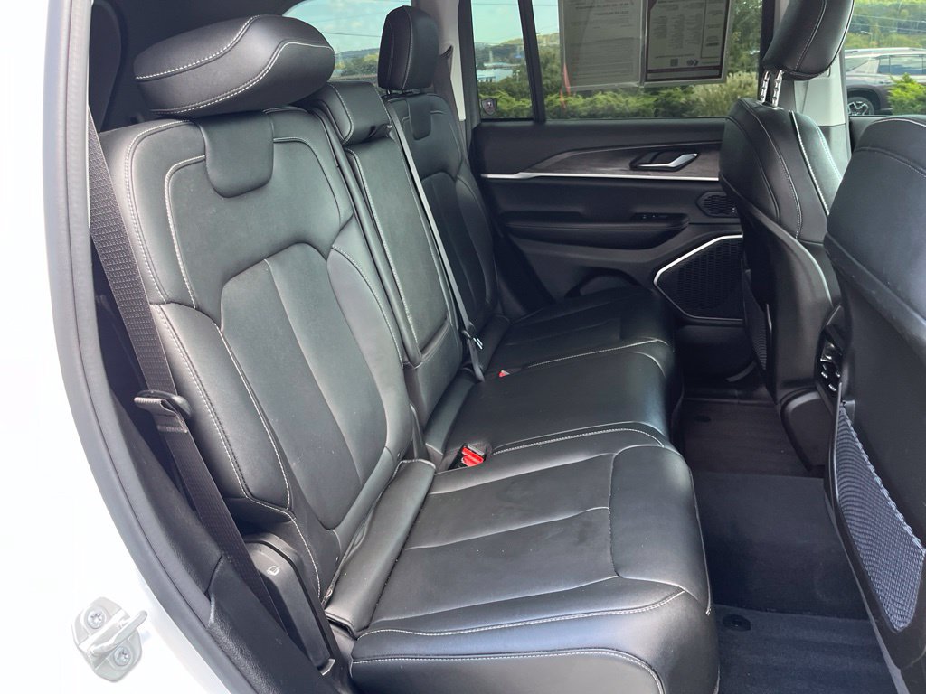 Used 2023 Jeep Grand Cherokee Limited AWD/4WD image 25