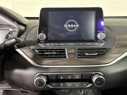 Used 2025 Nissan Altima 2.5 SV FWD image 17