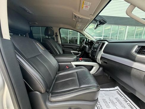 Used 2018 Nissan Titan PRO-4X w/ Pro-4x Convenience Package AWD/4WD image 15