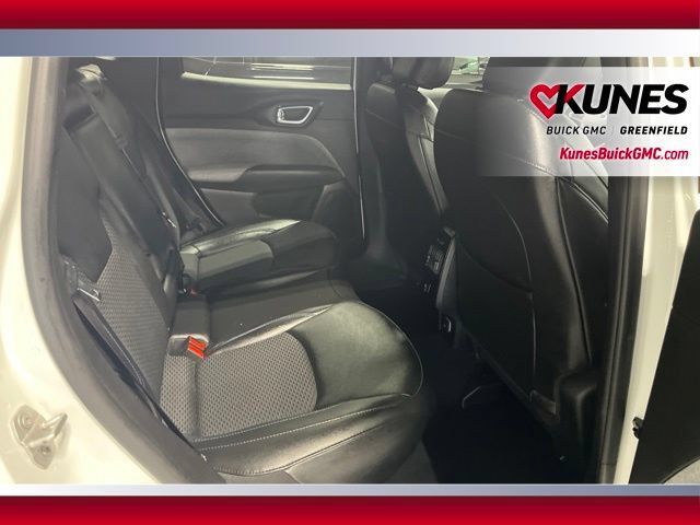 Used 2024 Jeep Compass Latitude AWD/4WD image 15
