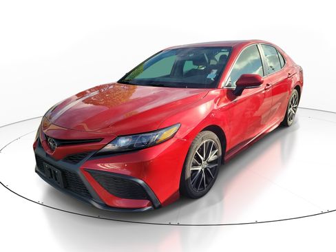 Used 2023 Toyota Camry SE FWD image 3