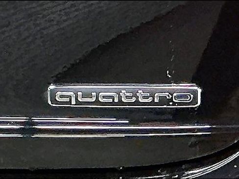 Used 2023 Audi Q8 Prestige w/ Prestige Package image 11