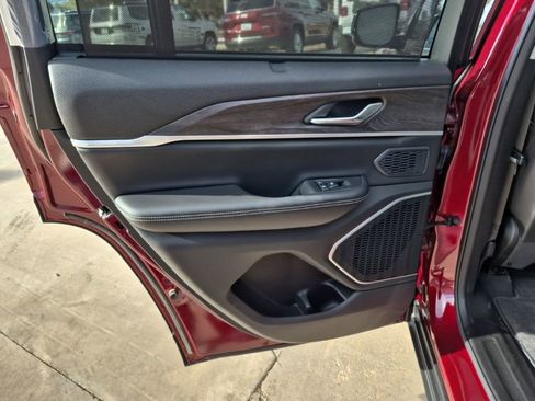 New 2024 Jeep Grand Cherokee Limited 4xe w/ Luxury Tech Group II AWD/4WD image 18