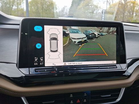 New 2026 Volkswagen Atlas Cross Sport SE image 14