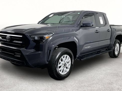 Used 2025 Toyota Tacoma SR5 AWD/4WD image 14