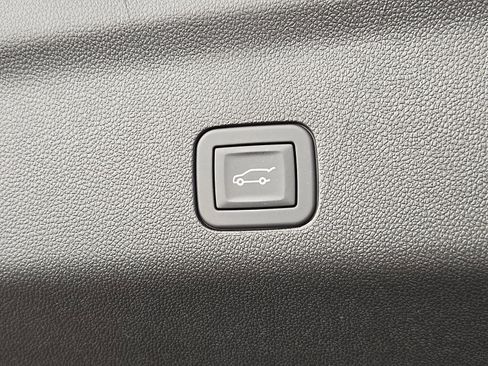 Used 2025 GMC Yukon AT4 Ultimate w/ LPO, Floor Liner Package image 29