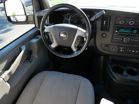 Used 2017 Chevrolet Express 2500 RWD image 9