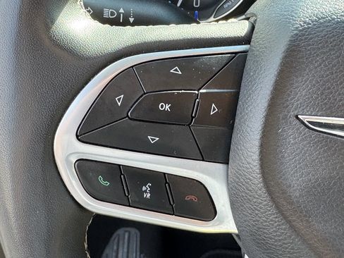 Used 2022 Chrysler Voyager LX image 35