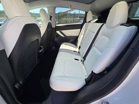Used 2021 Tesla Model Y Long Range AWD/4WD image 16