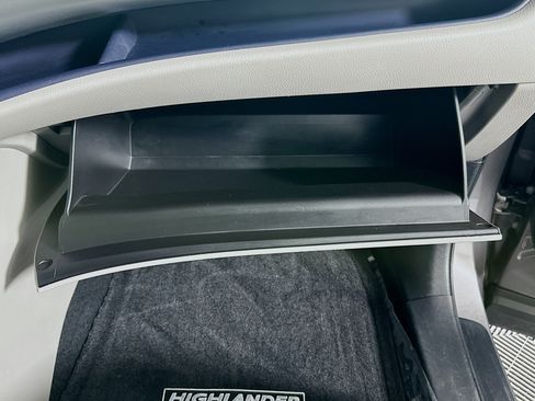 Used 2018 Toyota Highlander LE FWD image 31