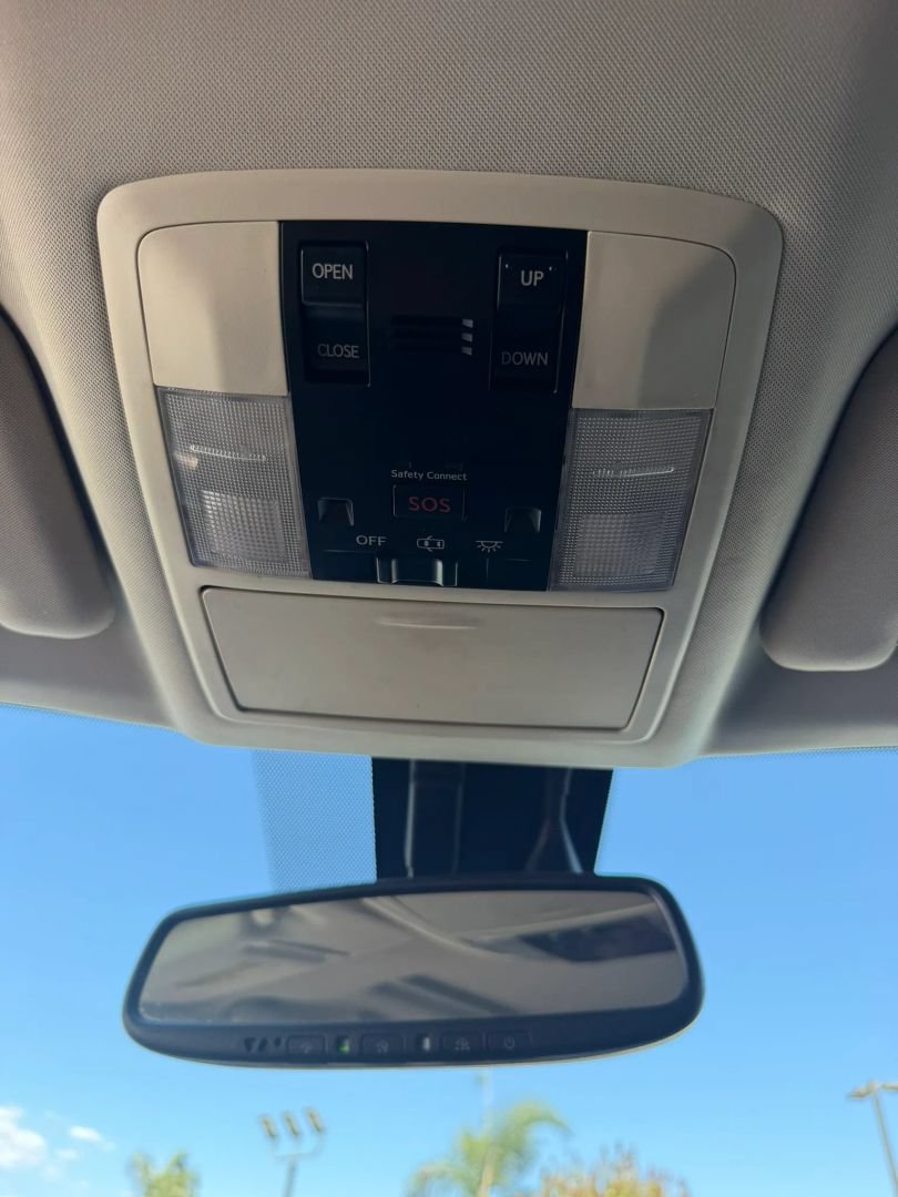 Used 2015 Lexus CT 200h w/ Navigation Package FWD image 29