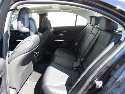 Certified 2022 Mercedes-Benz C 300 4MATIC Sedan image 15