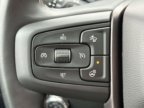 Used 2025 GMC Sierra 2500 AT4 image 36