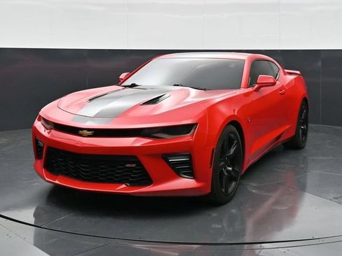 Used 2018 Chevrolet Camaro SS RWD image 5