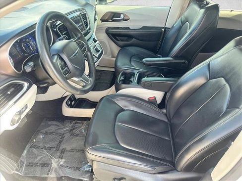 Used 2021 Chrysler Voyager Lxi image 15