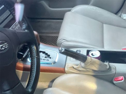 Used 2005 Subaru Outback 2.5i Limited image 6