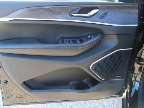 Used 2022 Jeep Grand Cherokee Limited 4xe w/ Luxury Tech Group II image 9