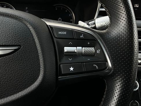 Used 2025 Genesis G70 2.5T image 37