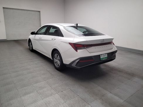 Used 2024 Hyundai Elantra SE FWD image 5