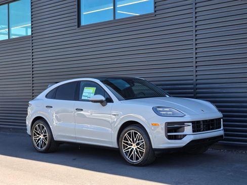 New 2025 Porsche Cayenne E-Hybrid Coupe AWD/4WD image 9