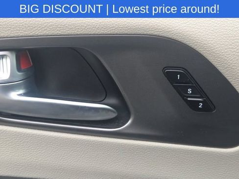 Used 2023 Chrysler Pacifica Touring-L FWD image 27