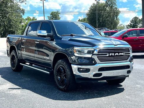Used 2019 RAM 1500 Laramie AWD/4WD image 11