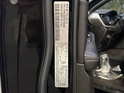 Used 2025 Jeep Grand Cherokee Laredo X image 33