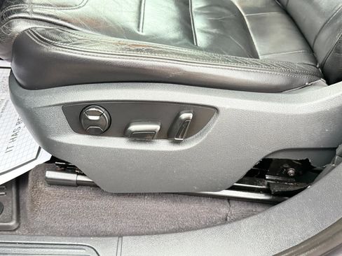 Used 2012 Volkswagen Touareg VR6 image 14